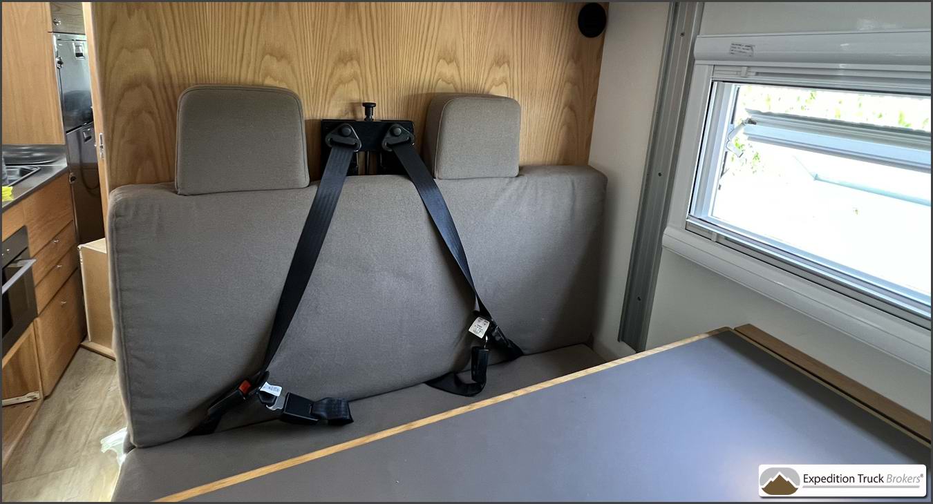 Iveco Eurocargo 140E24 4x4 Camion d'Expédition intérieur avec 2 sièges homologués