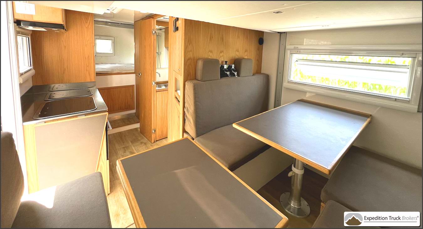 Iveco Eurocargo 140E24 4x4 Camion d'Expédition intérieur