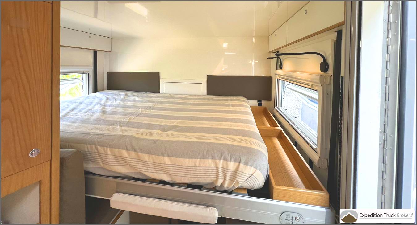 Iveco Eurocargo 140E24 4x4 Camion d'Expédition avec 4 lits fixes