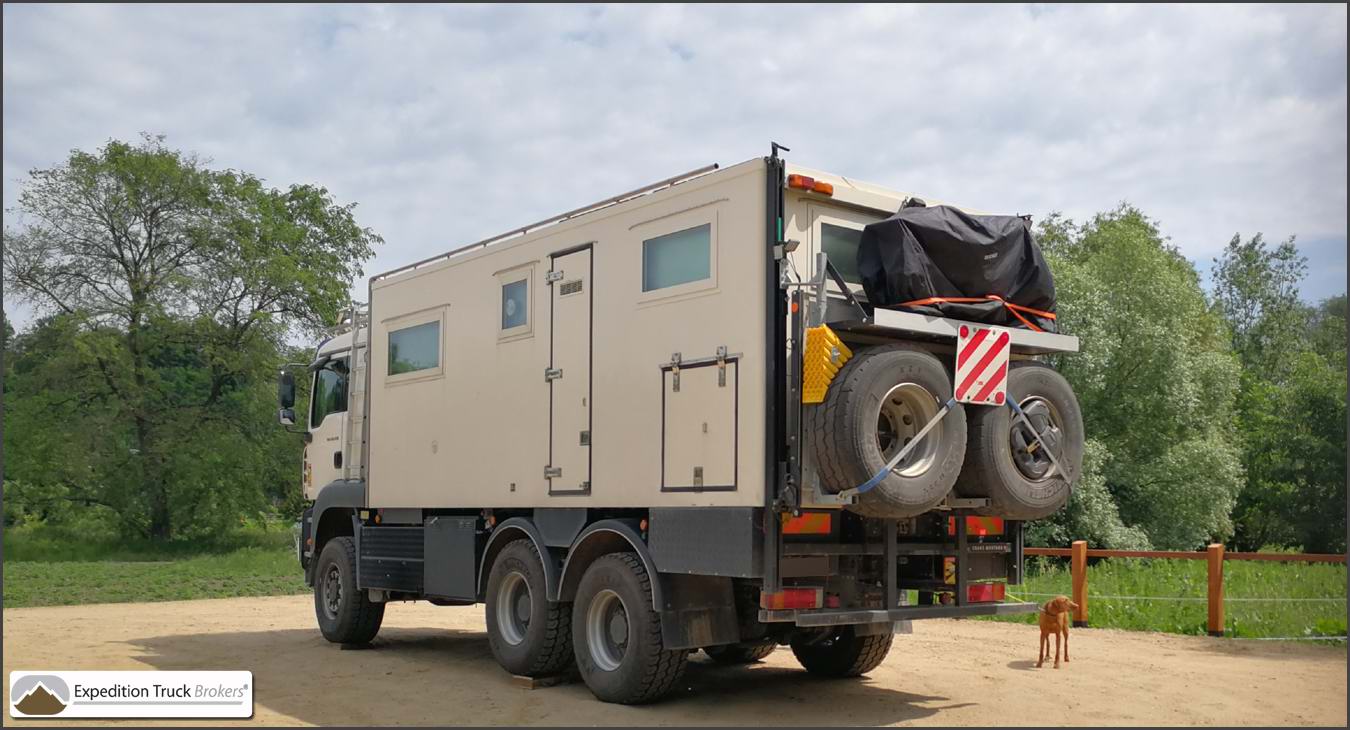 MAN TGA 26.480 6x6 Fernreisemobil mit Motorrad Bühne