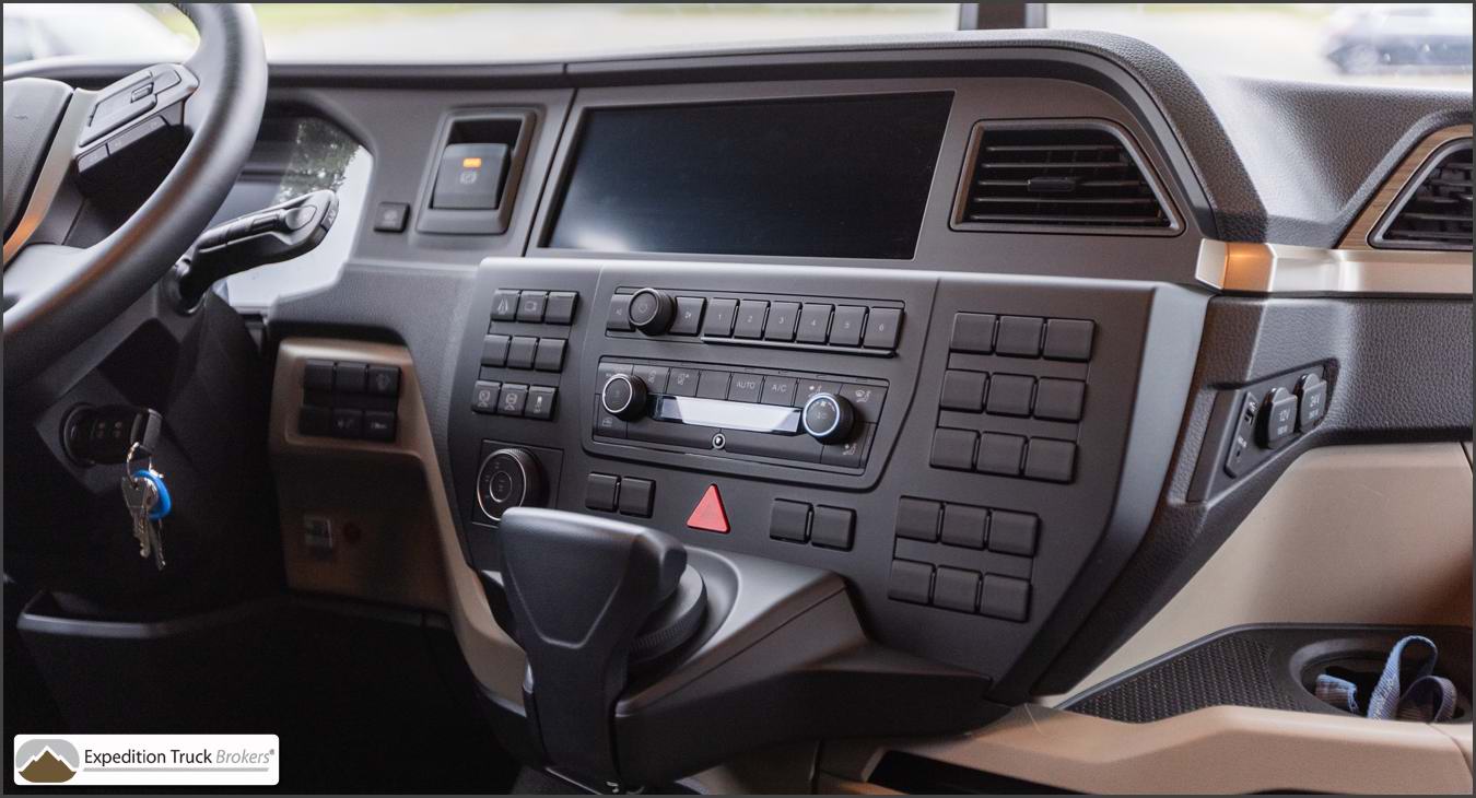 MAN TGM 13.290 4x4 Dashboard view