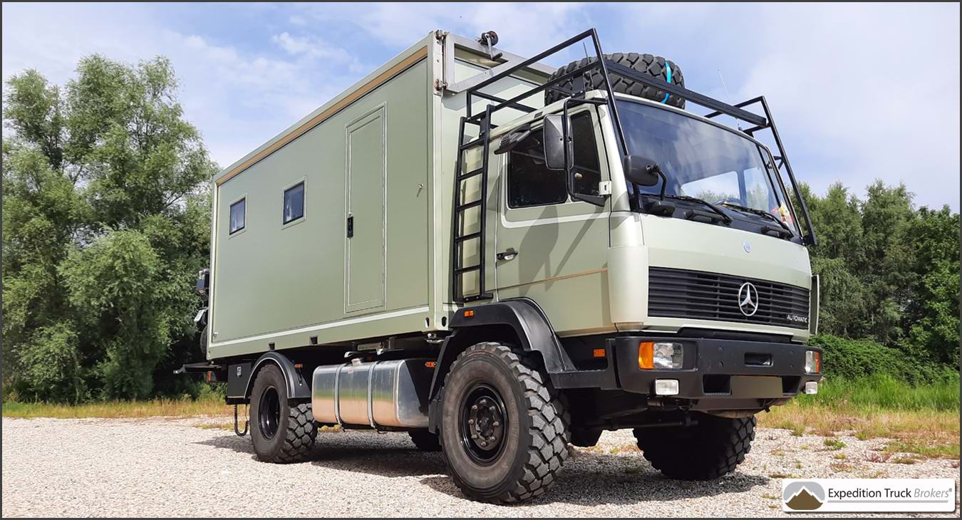Mercedes 917 4x4 Overland Truck in terrein
