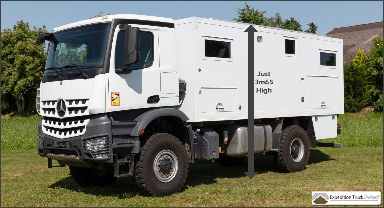 Mercedes Arocs 2033 4x4 Camion Camping Car avec une hauteur totale limitée