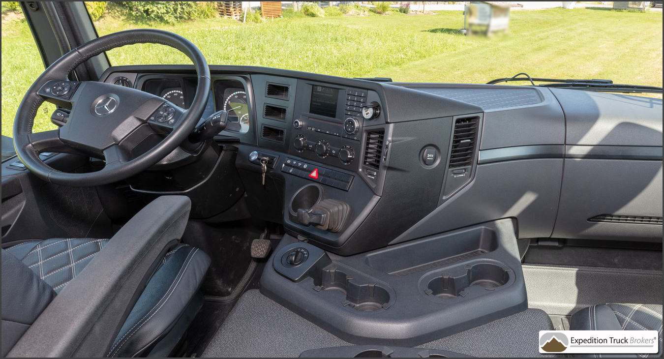 Mercedes Arocs 2033 4x4 Camion Raid cabine de conduite