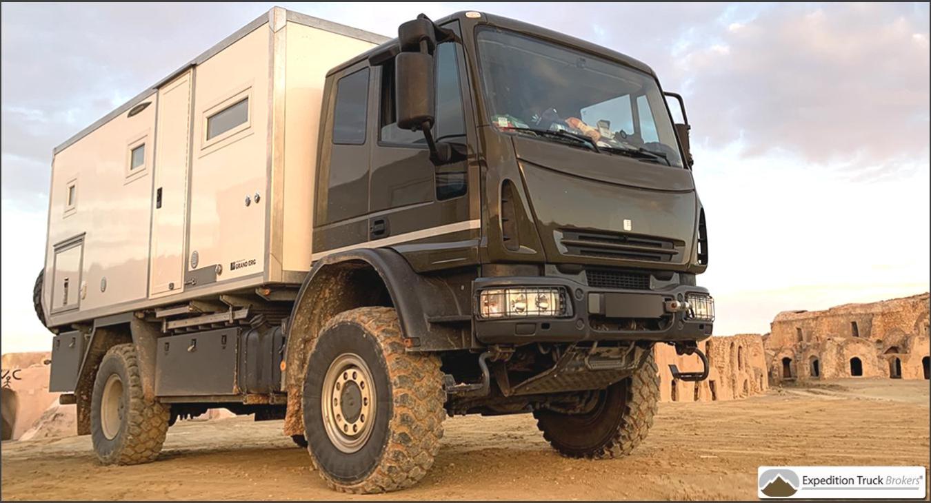 Camion familial Iveco Eurocargo 4x4 avec 5 places, 4 lits fixes Iveco Eurocargo 4x4 Camion Raid