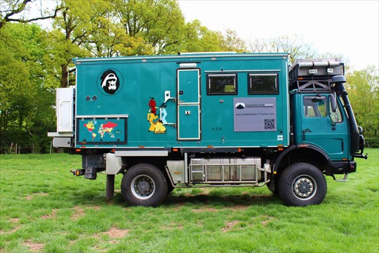 MB1719AK Expedition Truck